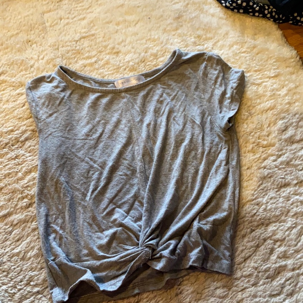 Knotted in the front tee S